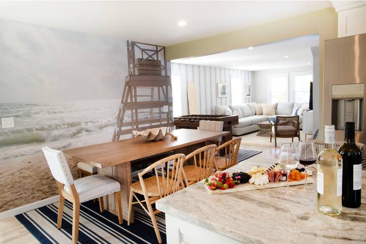 Spacious Newport Home • Yard + Firepit • Parking gallery image 4