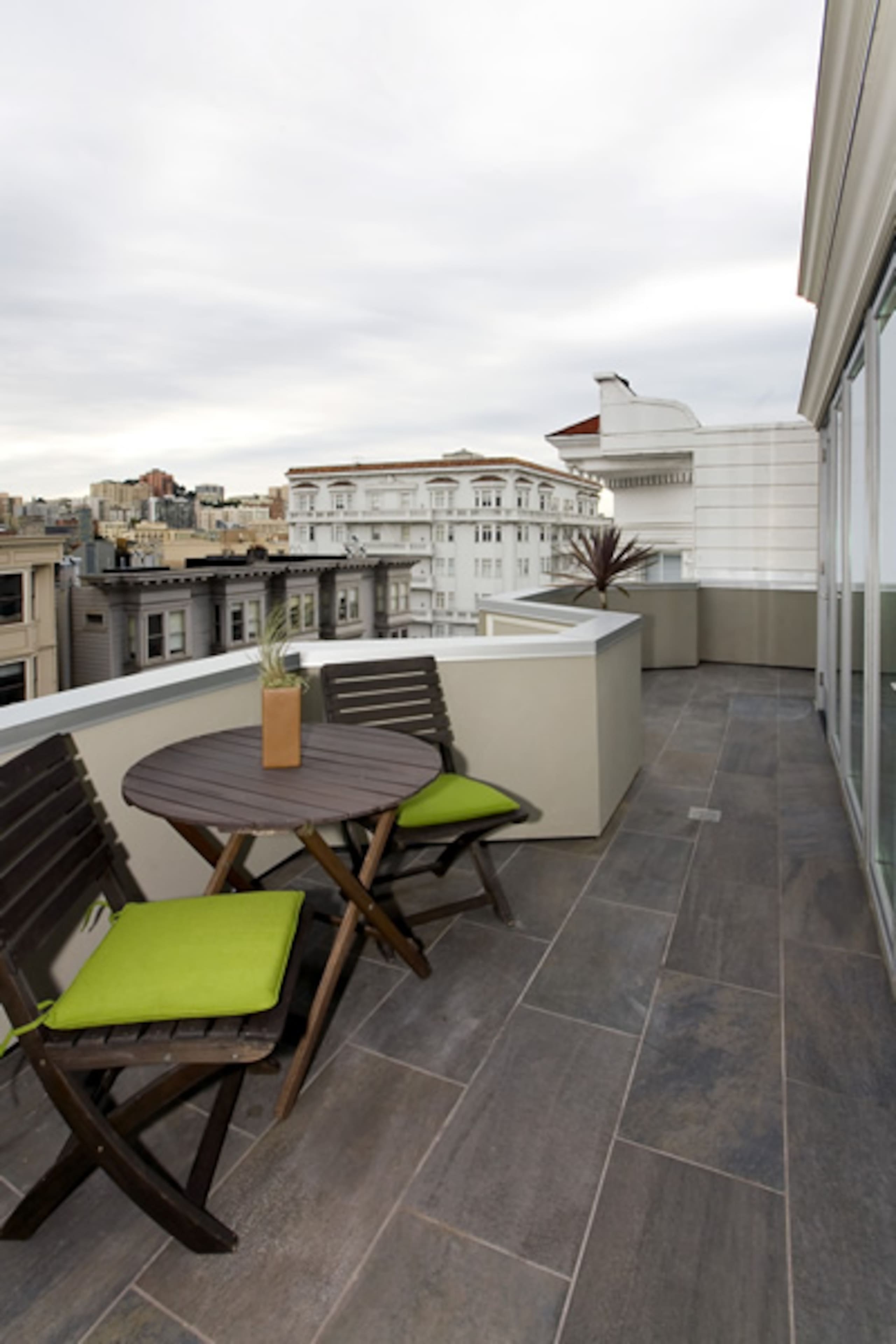 Condo in San Francisco · ★5.0 · 4 bedrooms · 4 beds · 3.5 baths - Image 33