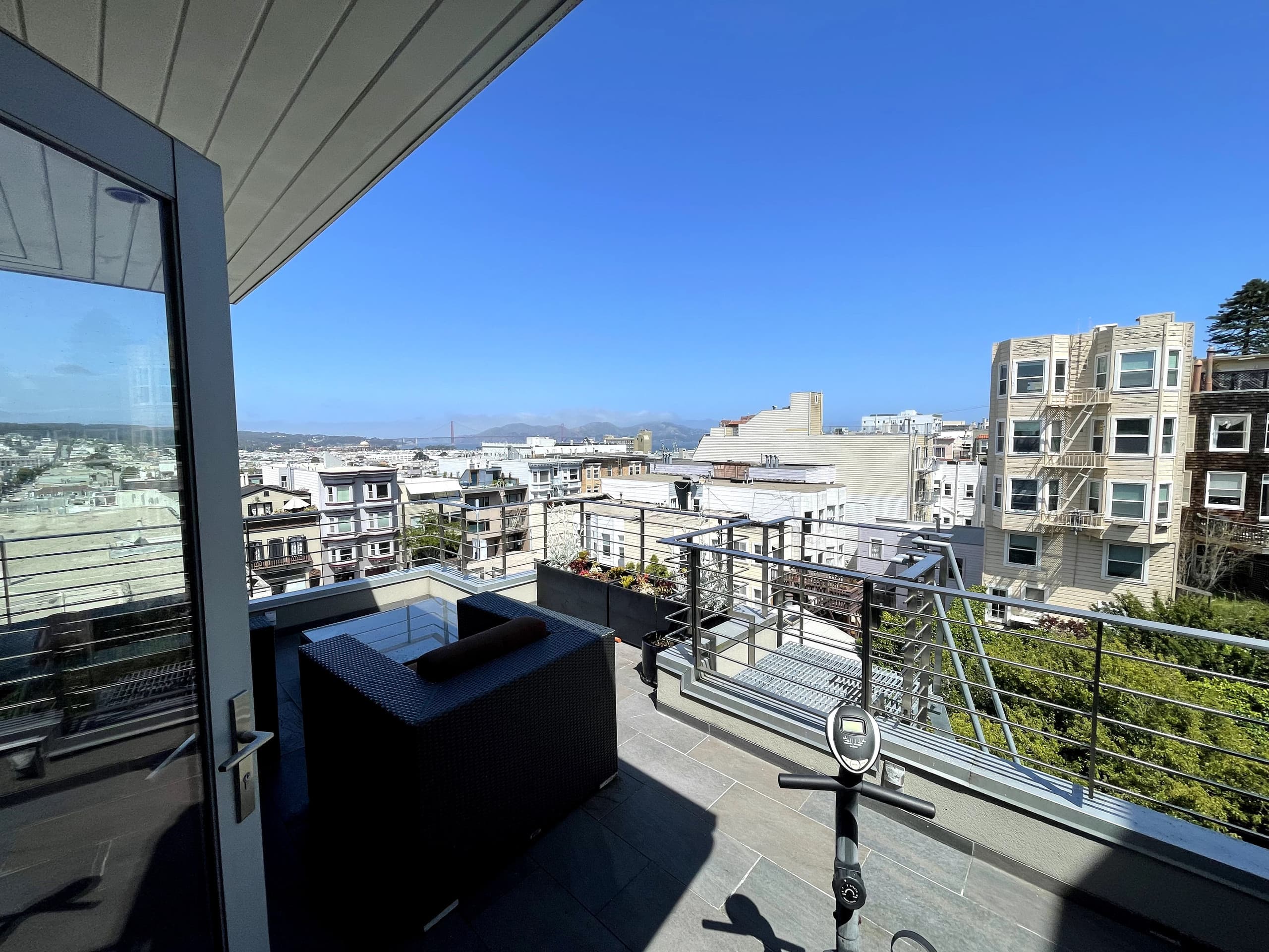 Condo in San Francisco · ★5.0 · 4 bedrooms · 4 beds · 3.5 baths - Image 35