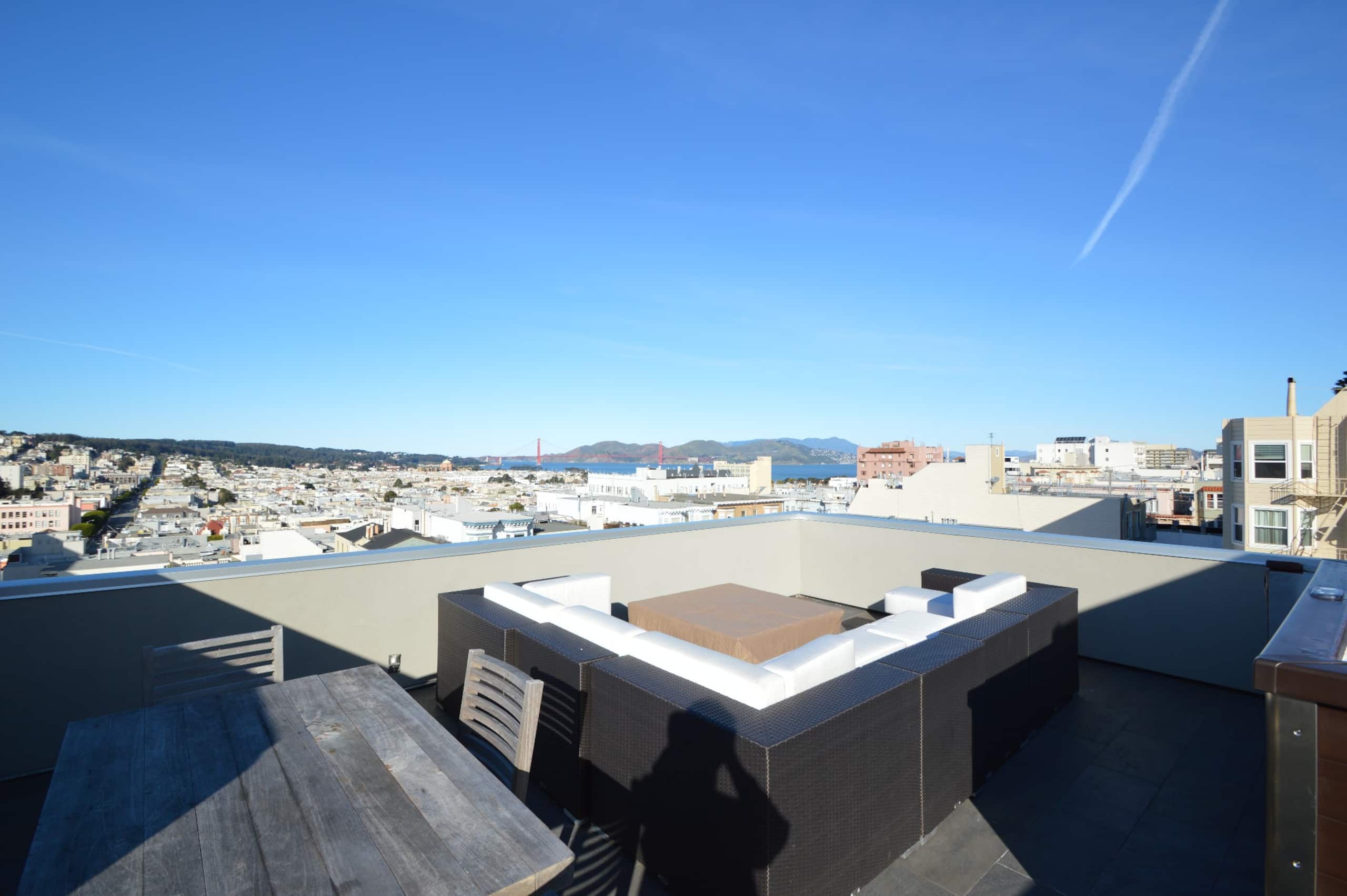 Condo in San Francisco · ★5.0 · 4 bedrooms · 4 beds · 3.5 baths - Image 40