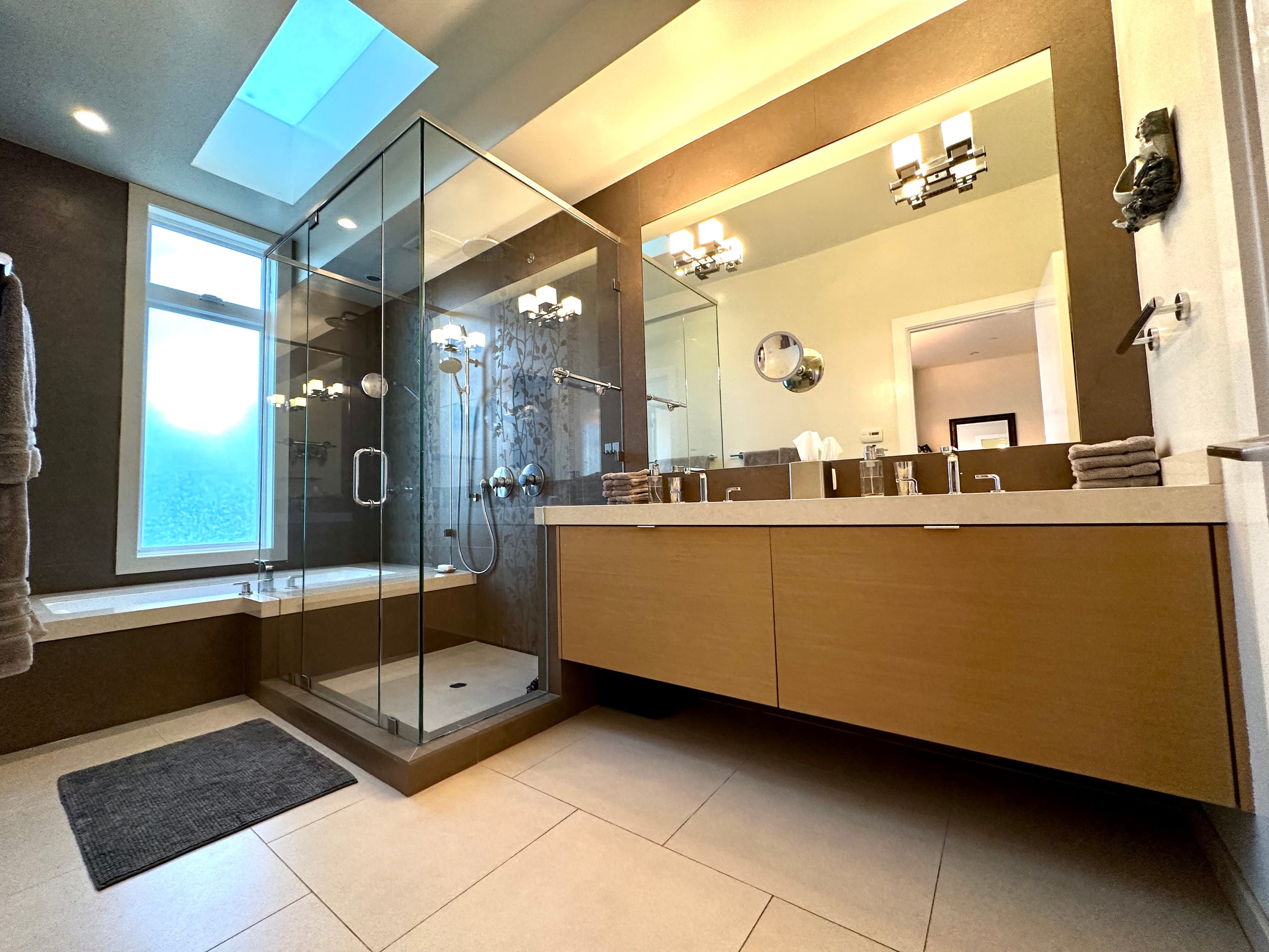 Condo in San Francisco · ★5.0 · 4 bedrooms · 4 beds · 3.5 baths - Image 25