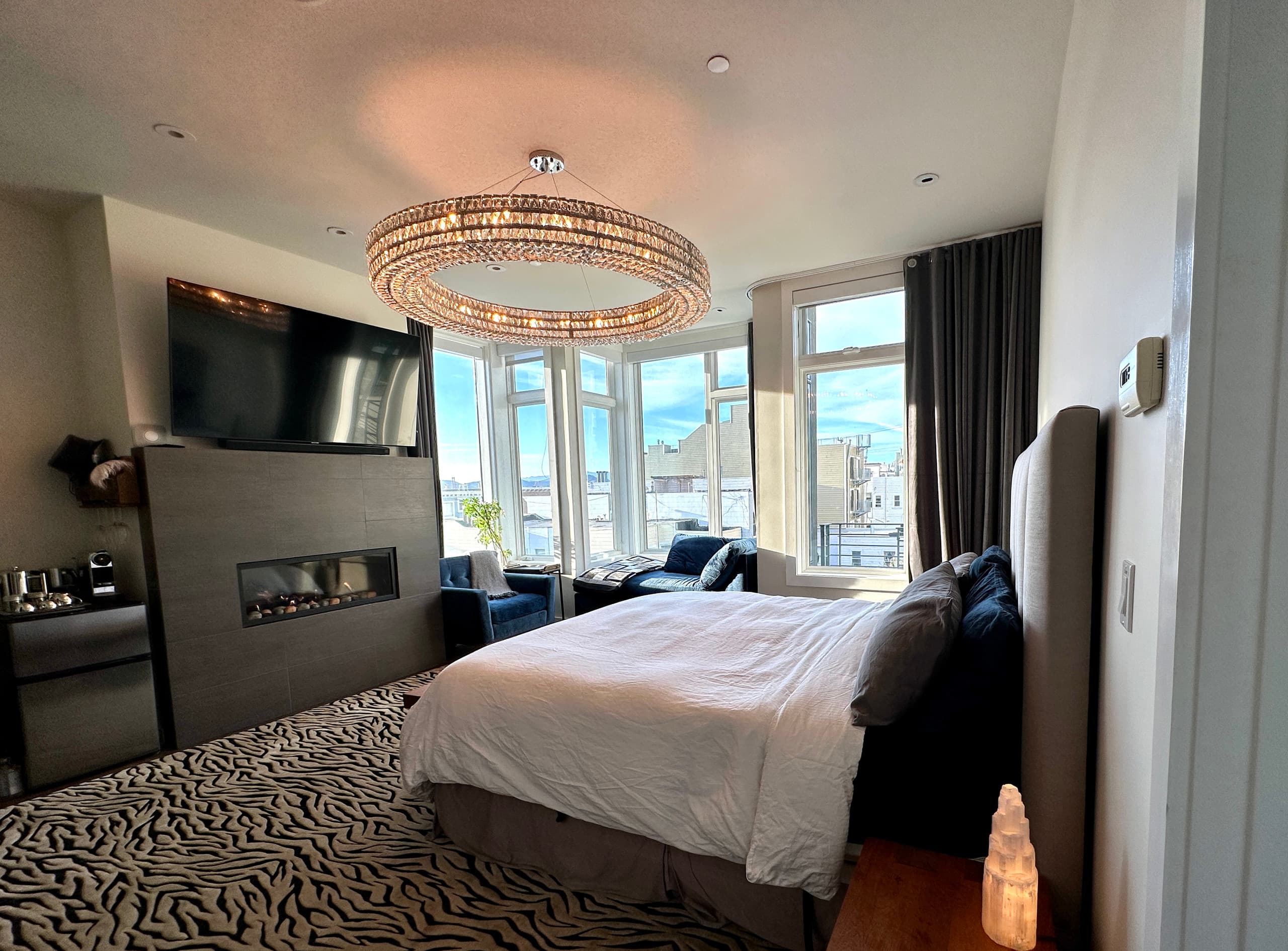Condo in San Francisco · ★5.0 · 4 bedrooms · 4 beds · 3.5 baths - Image 14