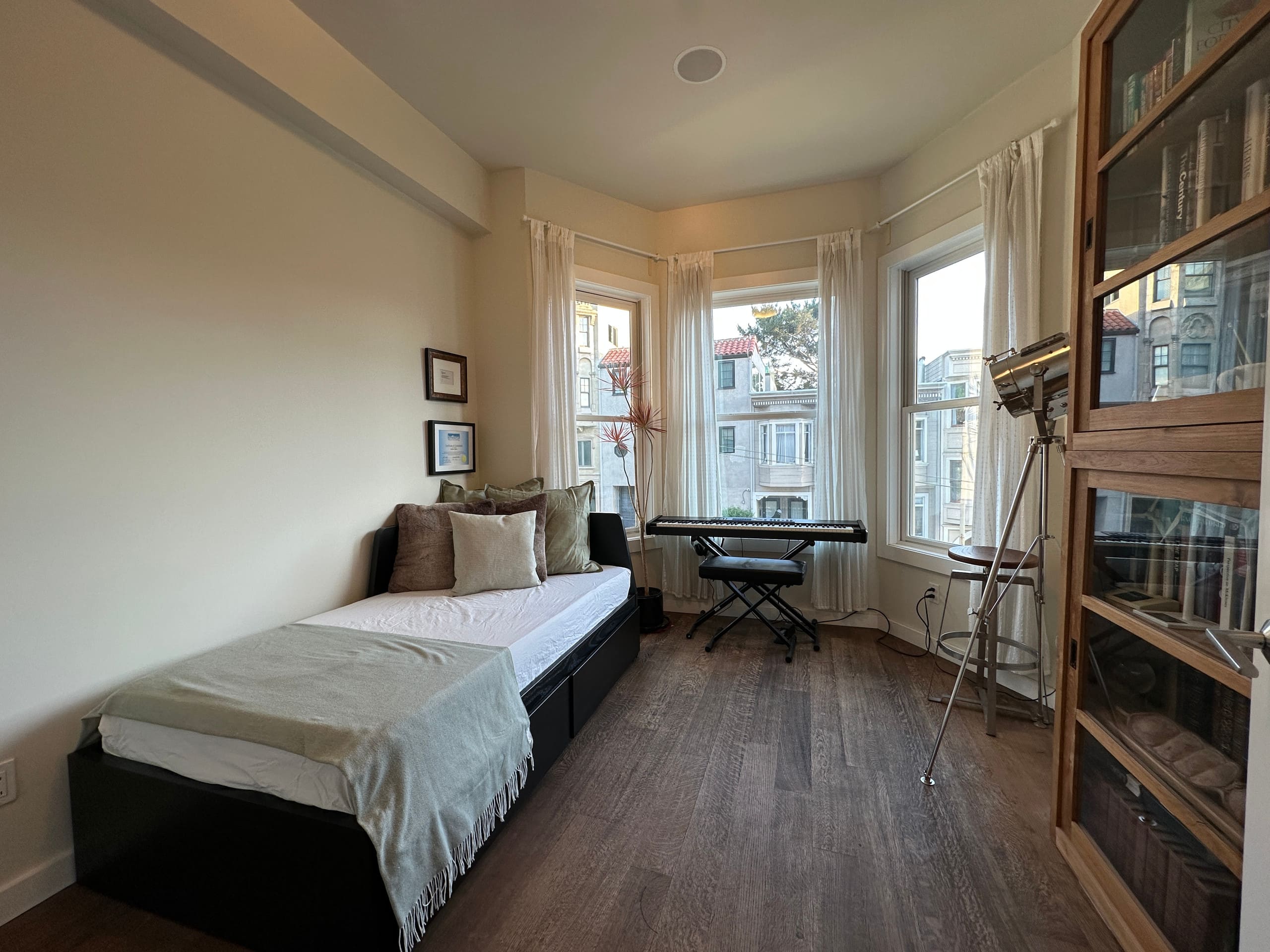 Condo in San Francisco · ★5.0 · 4 bedrooms · 4 beds · 3.5 baths - Image 21