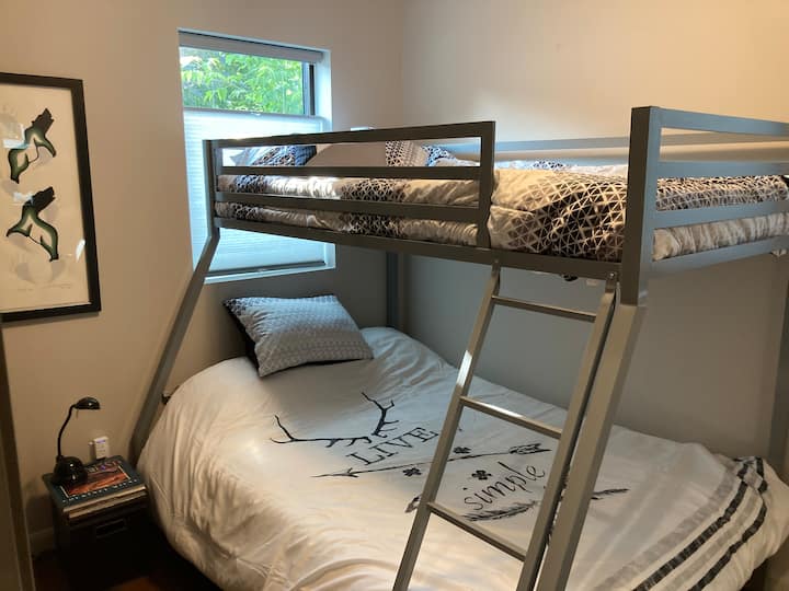 ห้องนอนที่ 2 - เตียงเดี่ยวเหนือเตียงคู่/เตียงใหญ่