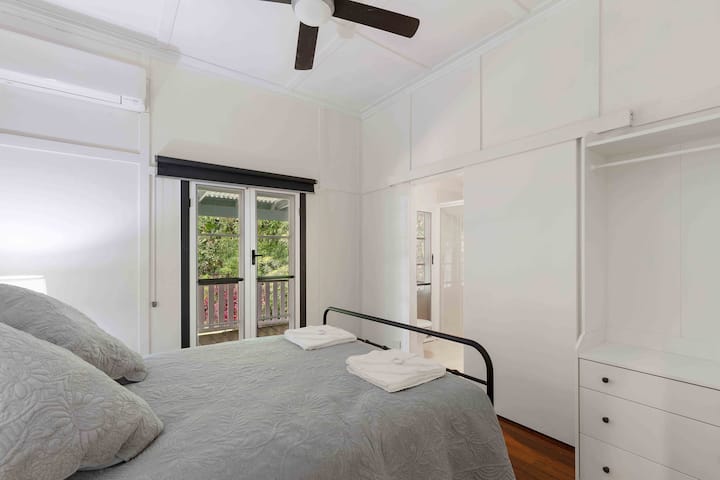 Queen Room 2