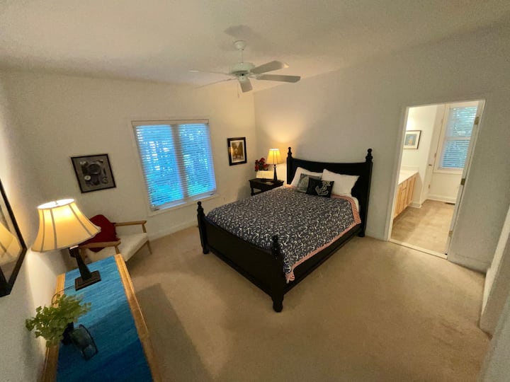 Chumba cha kulala 2 chumbani