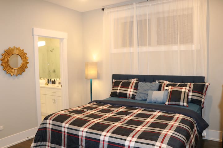 Warm Upscale winter Retreat byDowntn | Walk to CTA