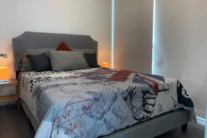 deuxième chambre avec lit queen