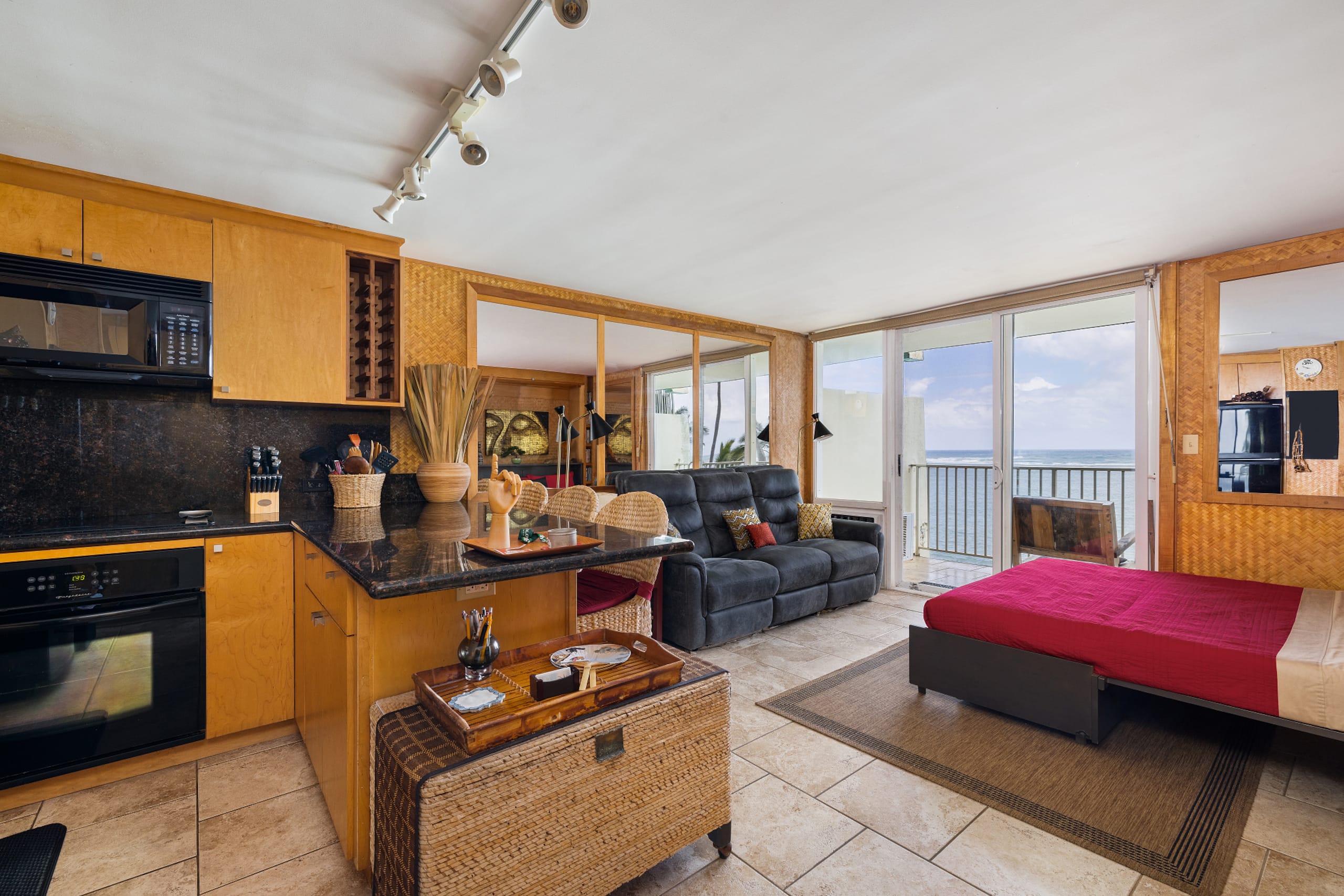 Ocean view, Sleeps 4, AC, Beautiful Beach, Wi-Fi - Image 7
