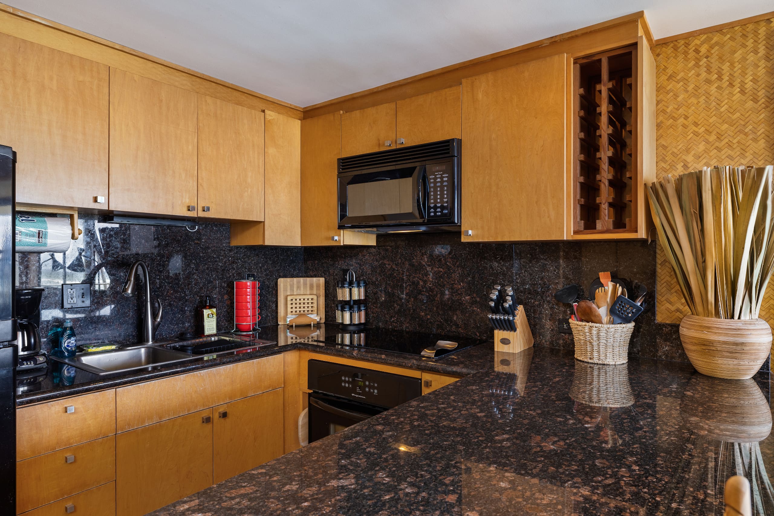 Ocean view, Sleeps 4, AC, Beautiful Beach, Wi-Fi - Image 10
