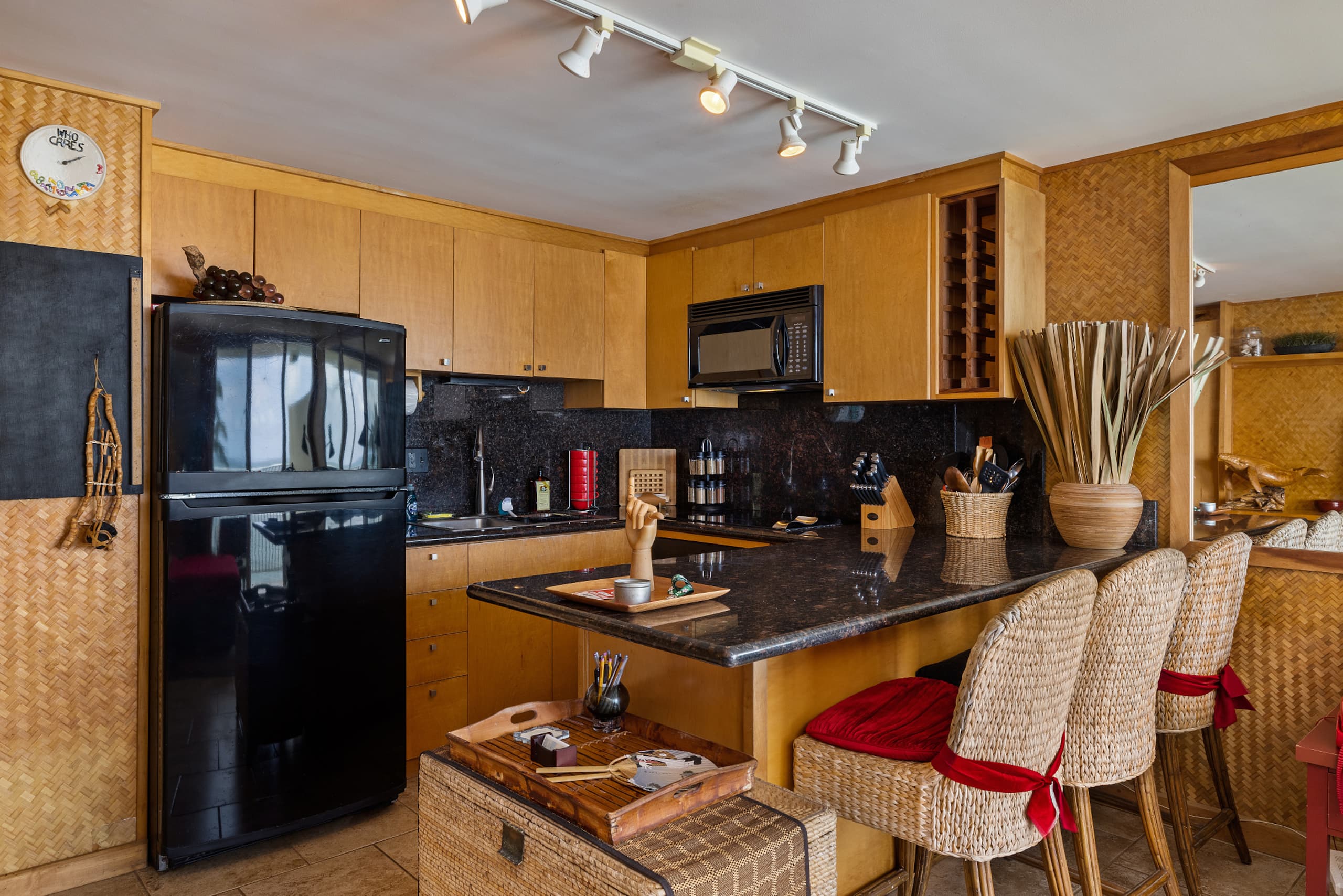 Ocean view, Sleeps 4, AC, Beautiful Beach, Wi-Fi - Image 9