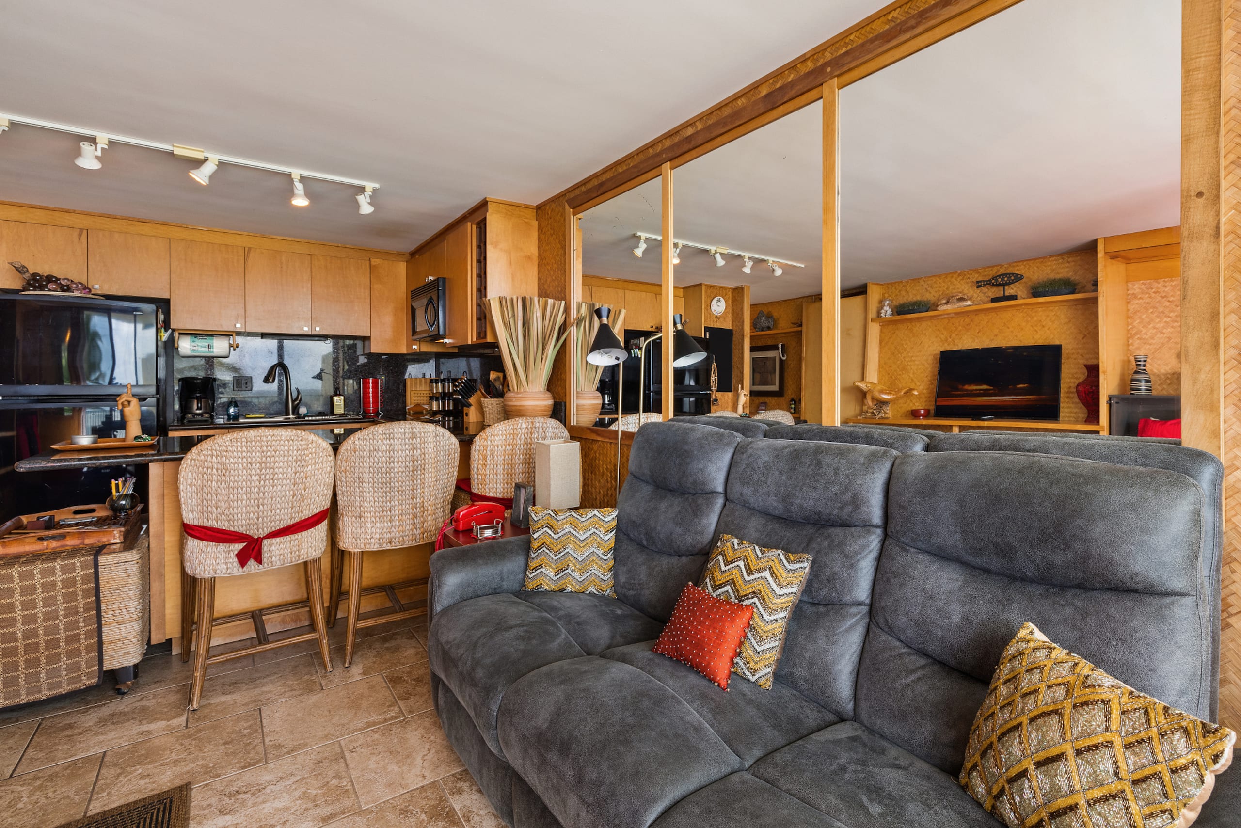 Ocean view, Sleeps 4, AC, Beautiful Beach, Wi-Fi - Image 3