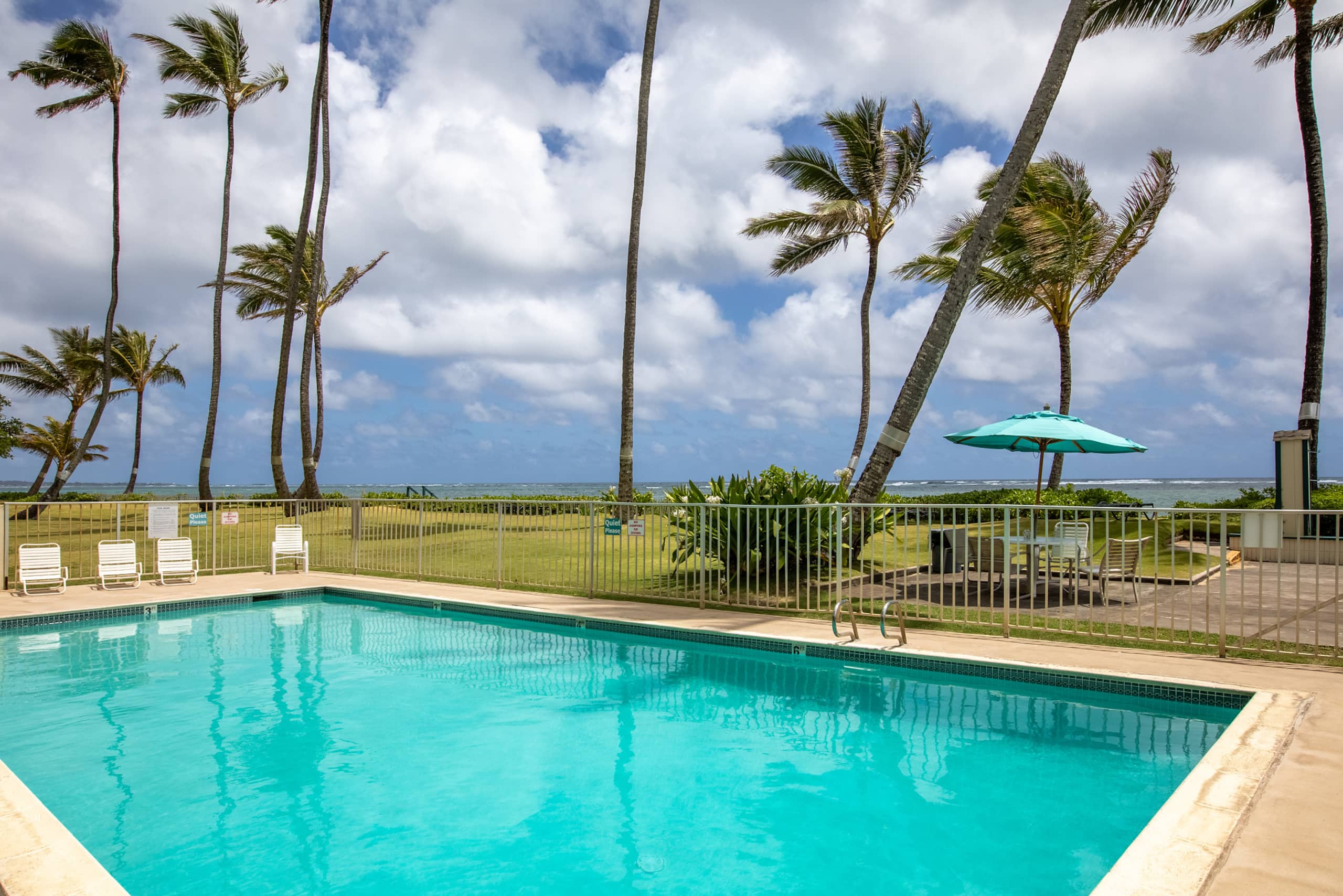 Ocean view, Sleeps 4, AC, Beautiful Beach, Wi-Fi - Image 4
