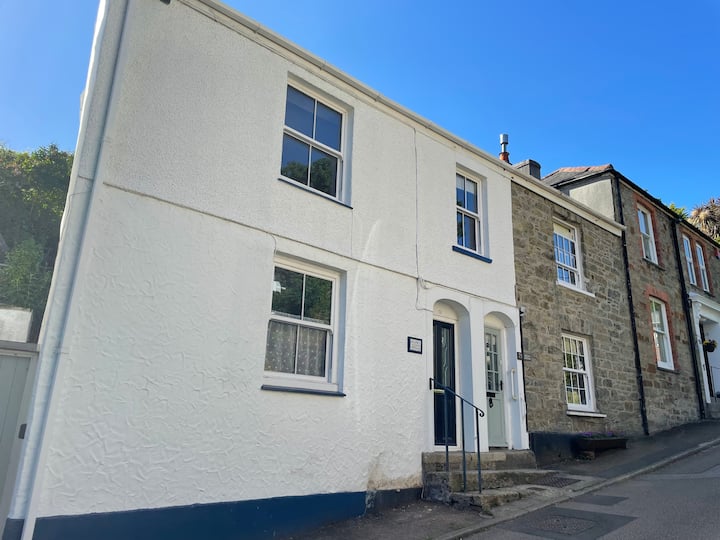 Dolphin Cottage, Flushing, Cornwall. - Falmouth