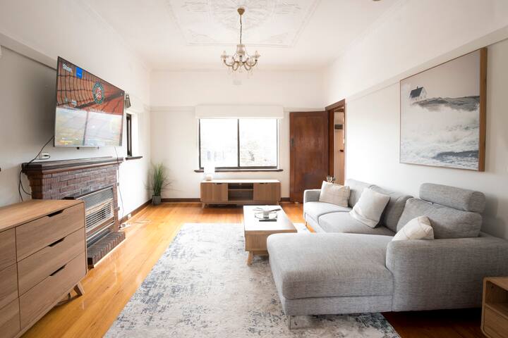 Richmond Delights – 4 Bedroom Duplex gallery image 3