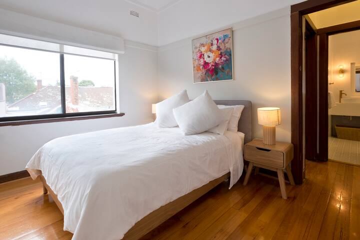 Richmond Delights – 4 Bedroom Duplex gallery image 5