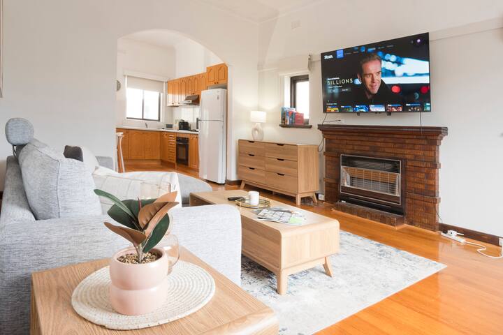 Richmond Delights – 4 Bedroom Duplex gallery image 4