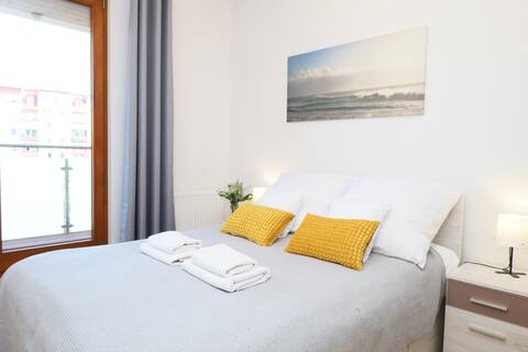 Popular Airbnb listing: Lucky-Time pl - 40 / 2 rooms / Ostrów Tumski in Ołbin