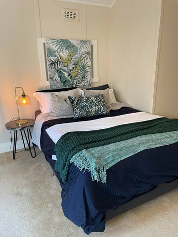 Luxe beachside heritage home gallery image 4