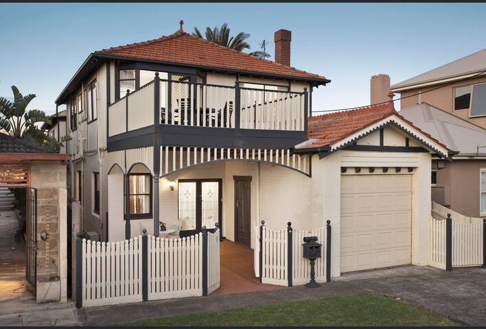 Luxe beachside heritage home