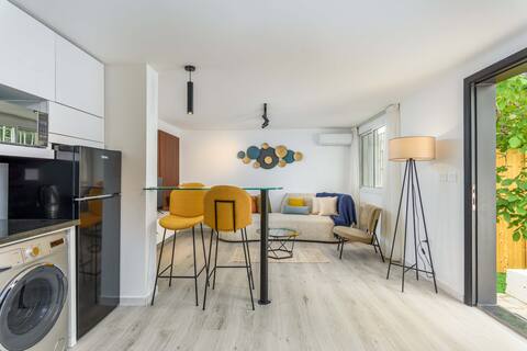 Indigo 1-BR Apt W/ Terrace & 24-7 Power in Batroun