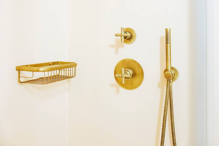 Lelou gallery image 3