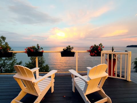 Lakefront Cottage| Private beach