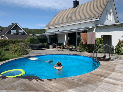House in Vennesla with pool. 25 min from the Zoo
