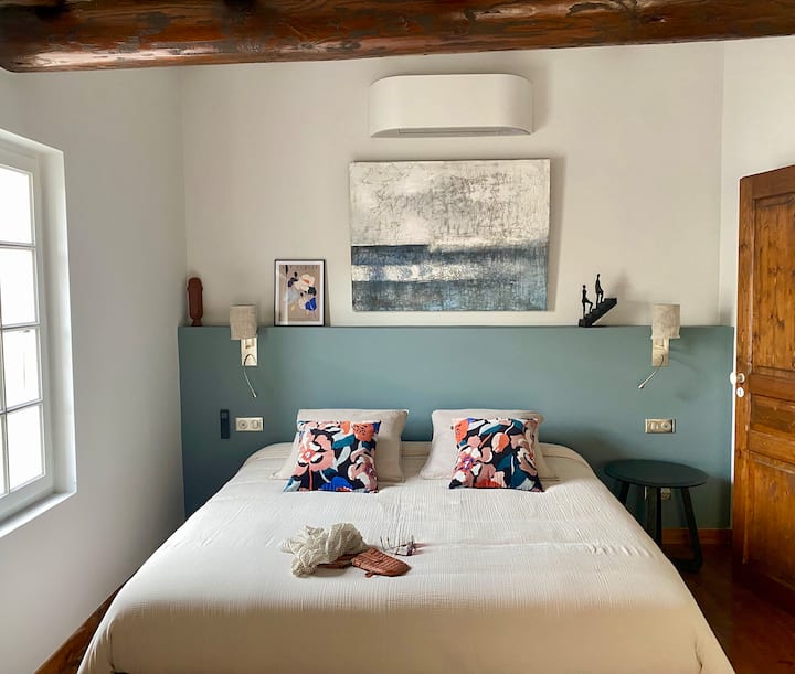 ห้องนอน 3 เตียงใน 180 - View Rue Carnot, the Collegiate and Mont Ventoux! - 3rd floor