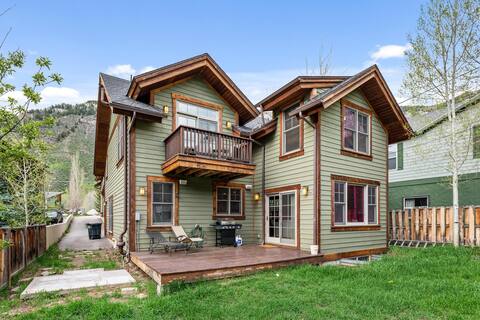 Cozy Spacious Mountain Home Close To Everything