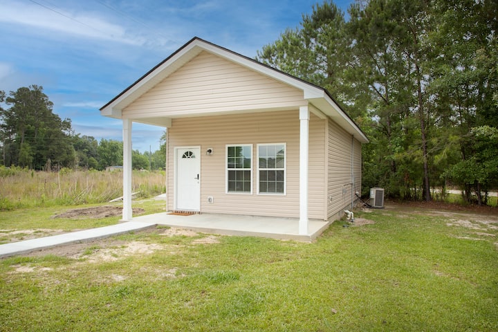 Modern Mid Town Luxury Hideaway - Richmond Hill, GA