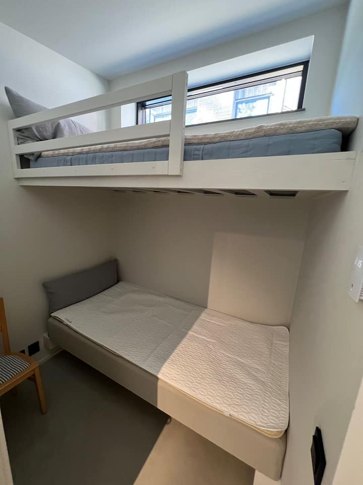 Bunk bed with 90 cm wide mattresses. 