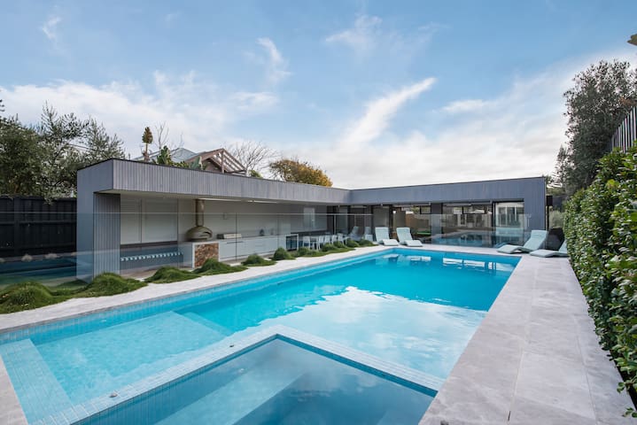 Pool House Paradise – with Gas Heated Pool & Spa