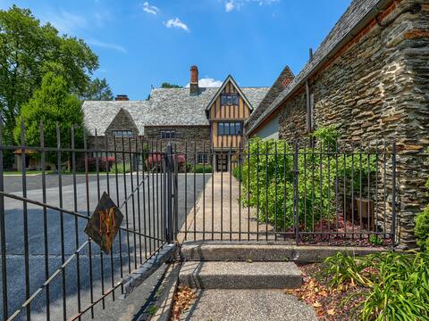 Historic Riverfront Mansion - Whole House