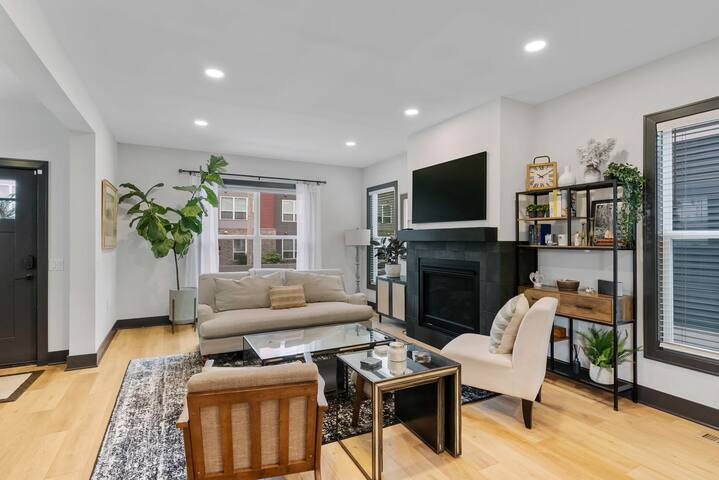 Modern Luxury Downtown Columbus gallery image 5