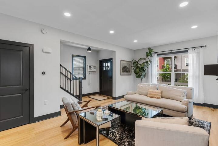 Modern Luxury Downtown Columbus gallery image 4