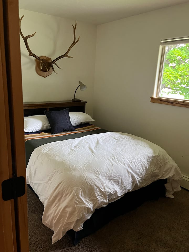 מיטה זוגית למעלה