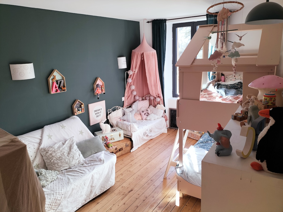 Chumba cha kulala 2
sakafu ya 1
Kisasa BZ sentimita 140
Vitanda vya ghorofa 90 sentimita