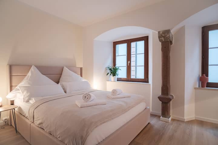 Design | Altstadt | Netflix | Business & Vacation