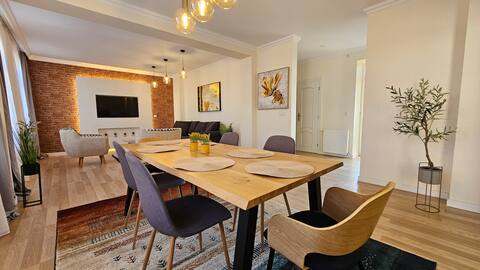 YFB | 130 m² designer apartment with 2 bathrooms 2nd floor