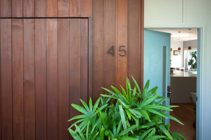 The Dicky Beach Hideaway