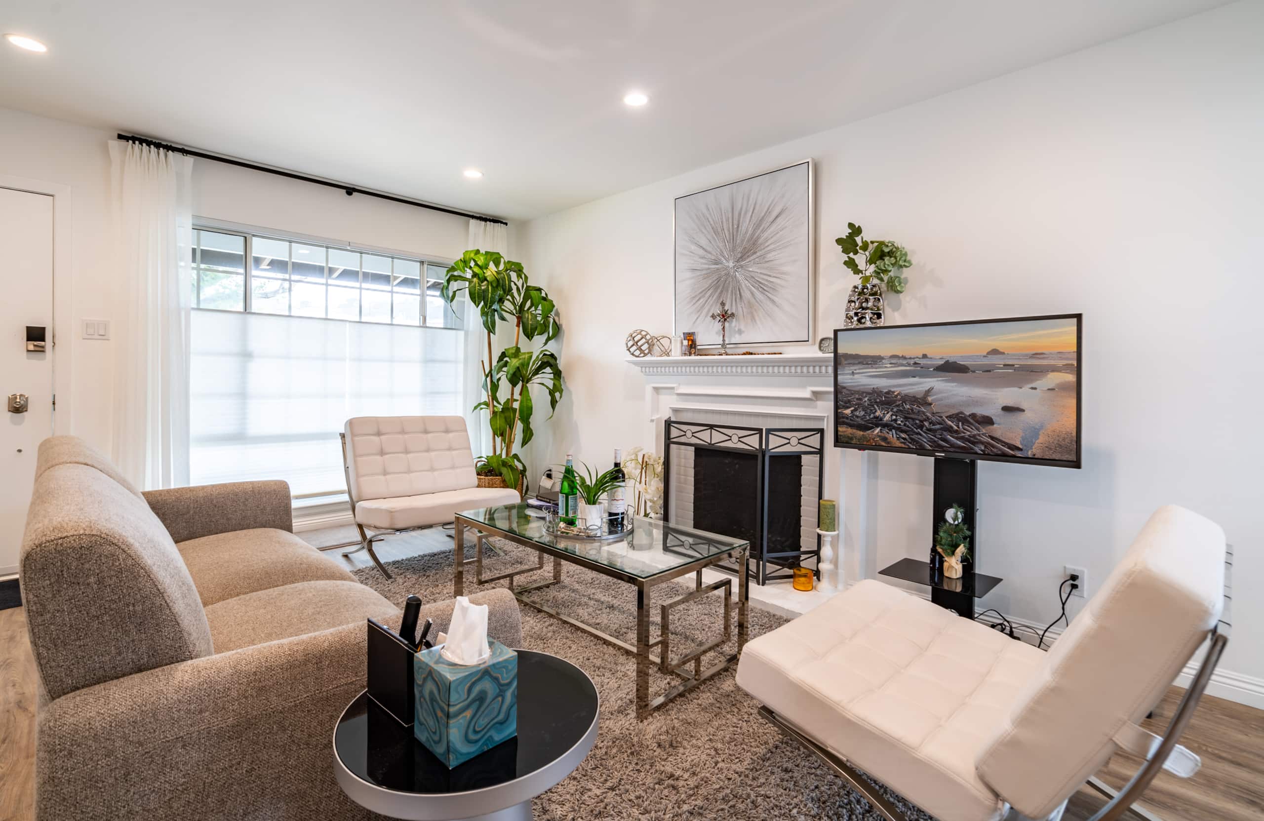Home in South San Francisco · ★5.0 · 3 bedrooms · 4 beds · 2 shared baths - Image 3