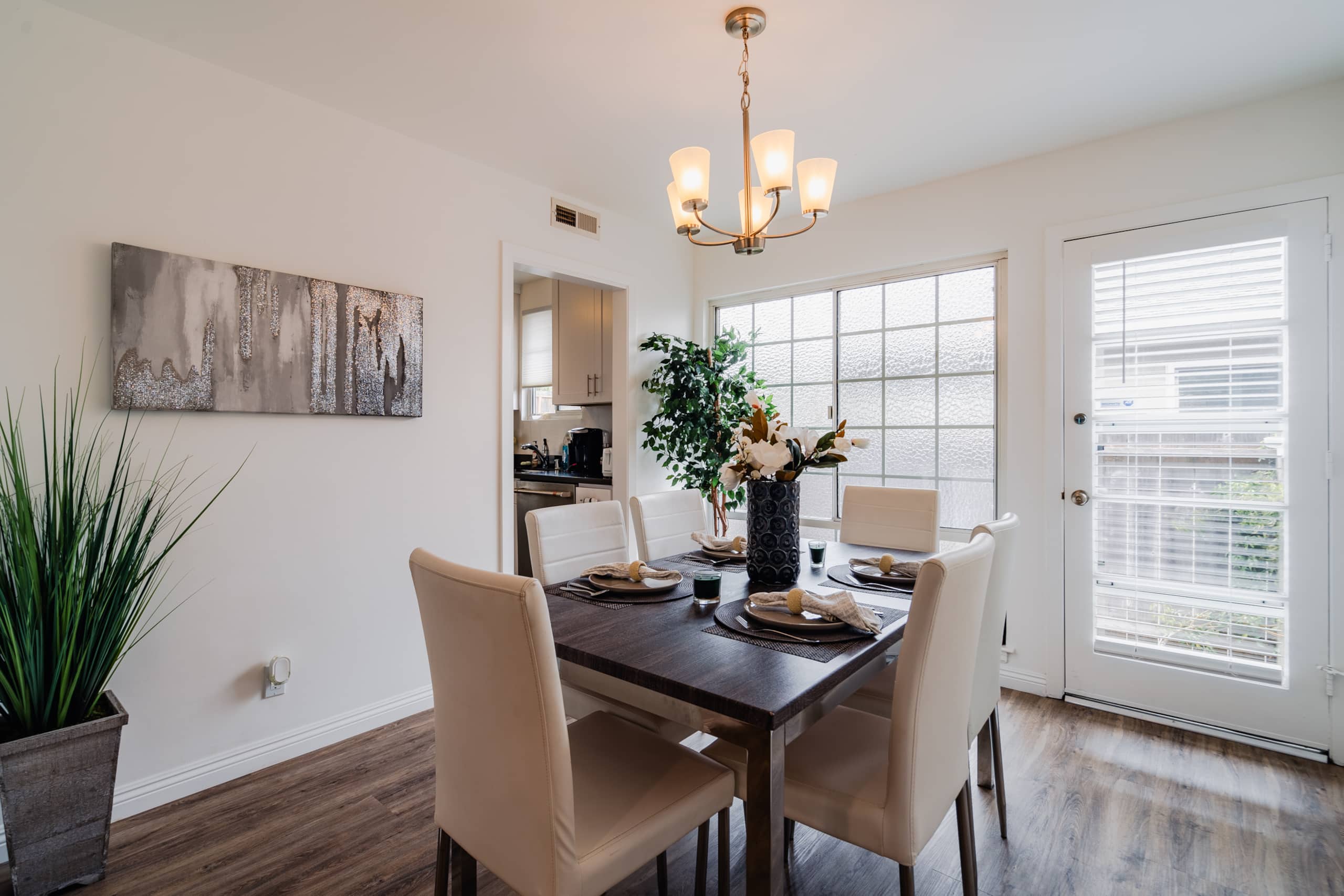 Home in South San Francisco · ★5.0 · 3 bedrooms · 4 beds · 2 shared baths - Image 10