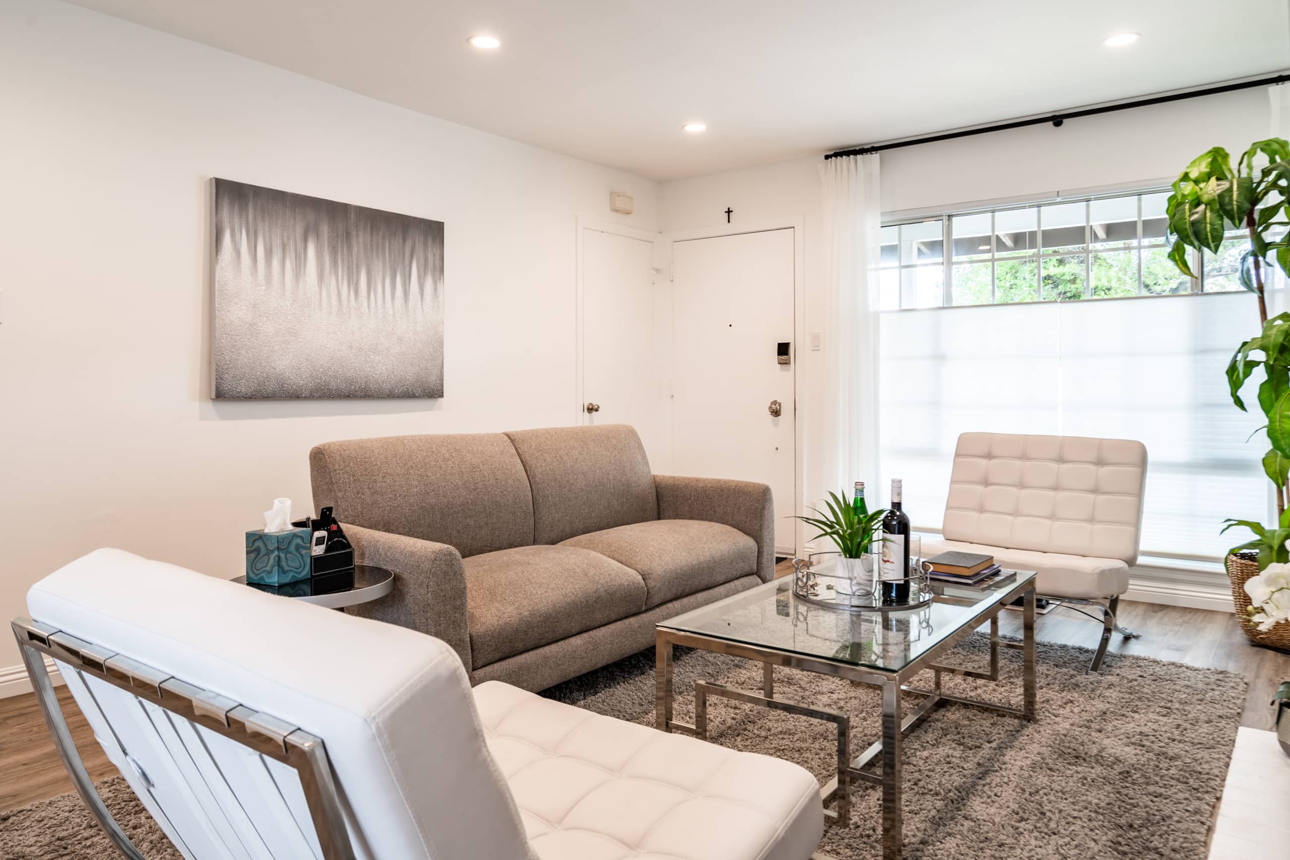 Home in South San Francisco · ★5.0 · 3 bedrooms · 4 beds · 2 shared baths - Image 4