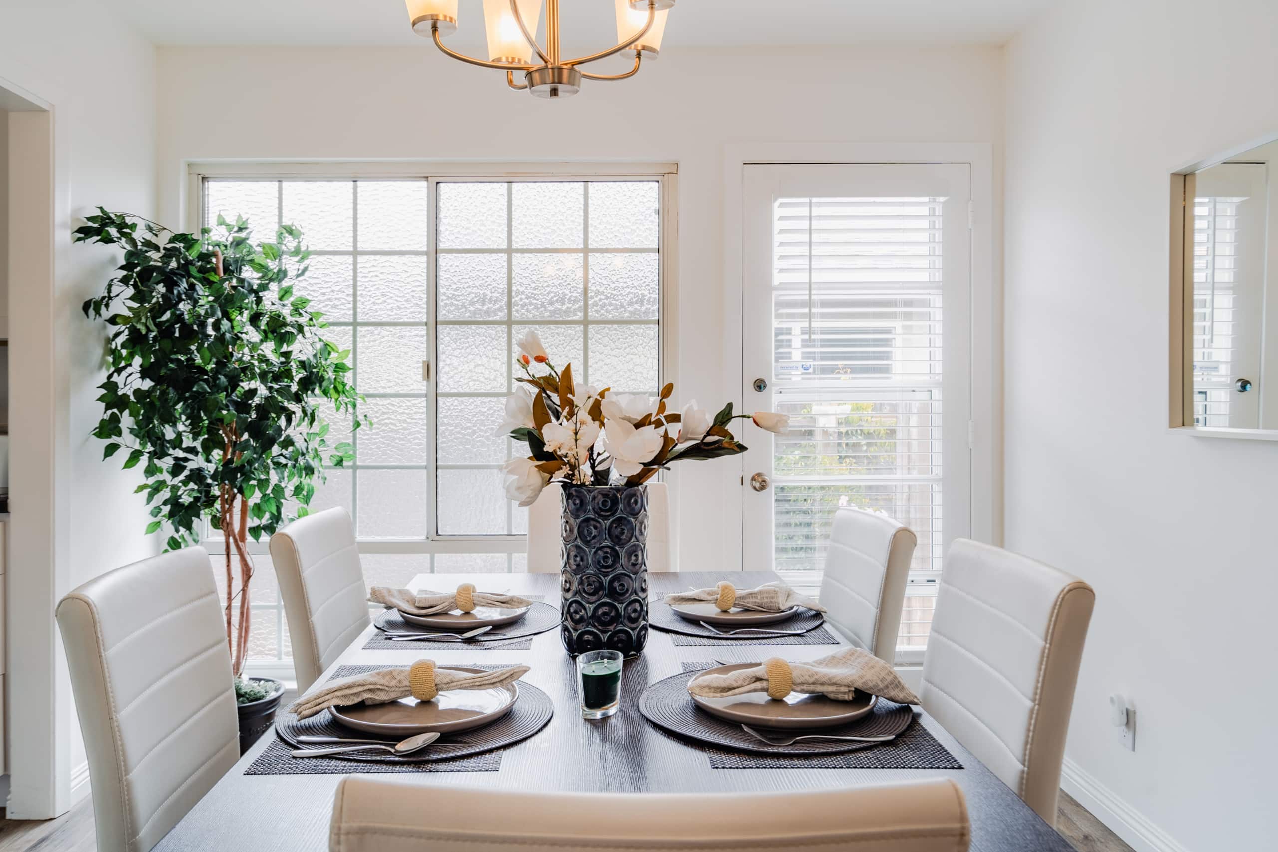Home in South San Francisco · ★5.0 · 3 bedrooms · 4 beds · 2 shared baths - Image 13