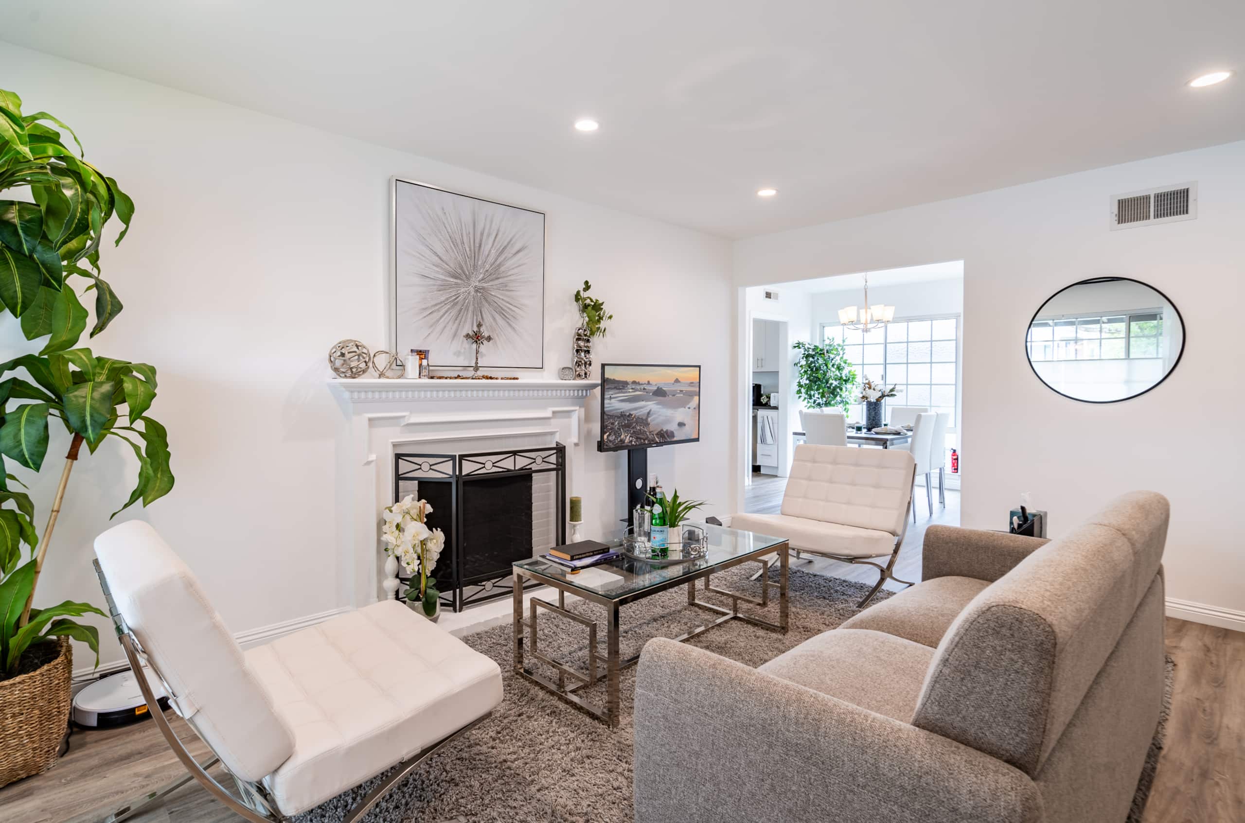 Home in South San Francisco · ★5.0 · 3 bedrooms · 4 beds · 2 shared baths - Image 1
