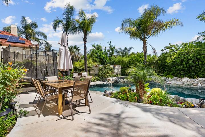 Newly remodeled home w pool/spa gallery image 3