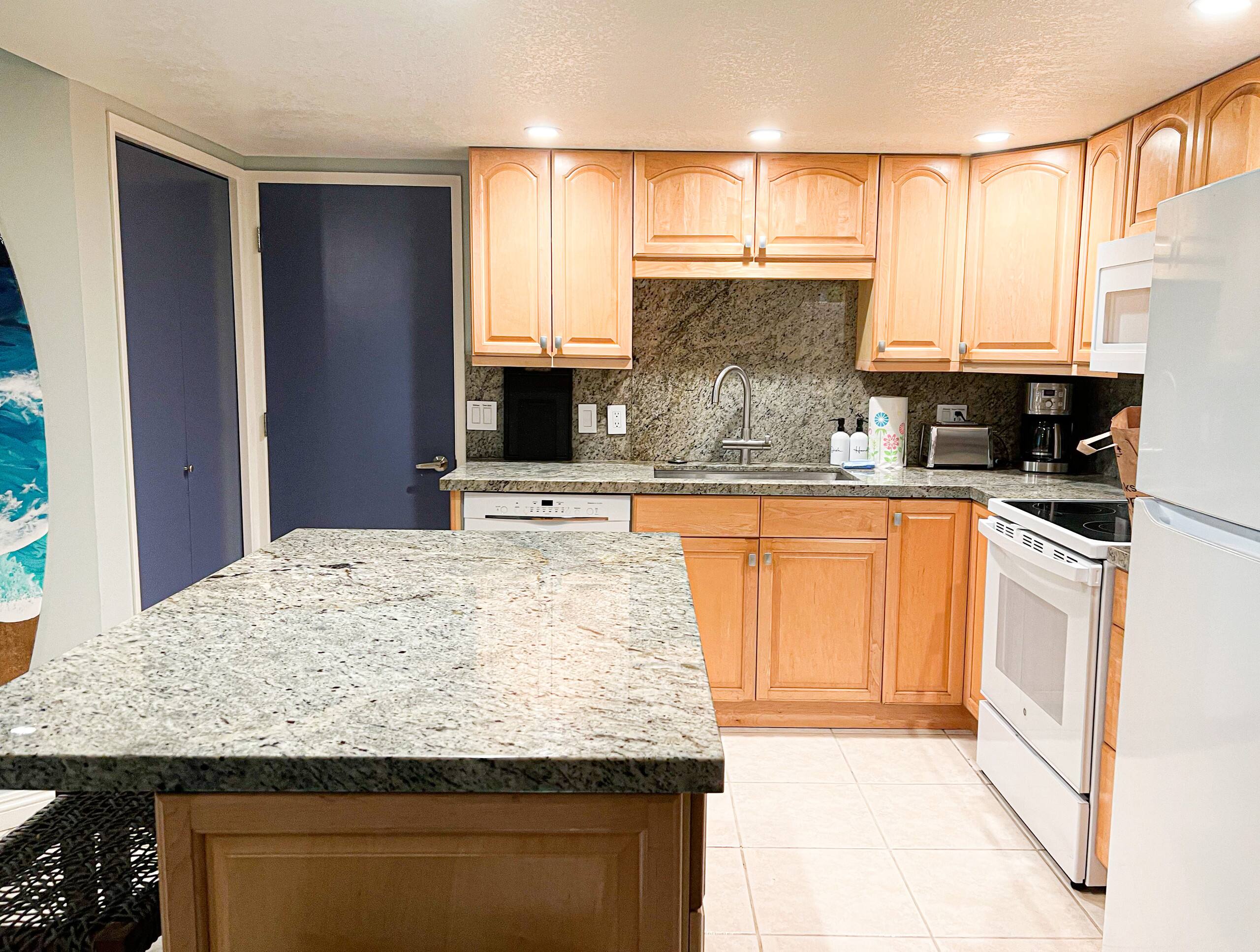 Entire 2bd/2ba condo in Kihei Steps at Kamaole II - Image 6