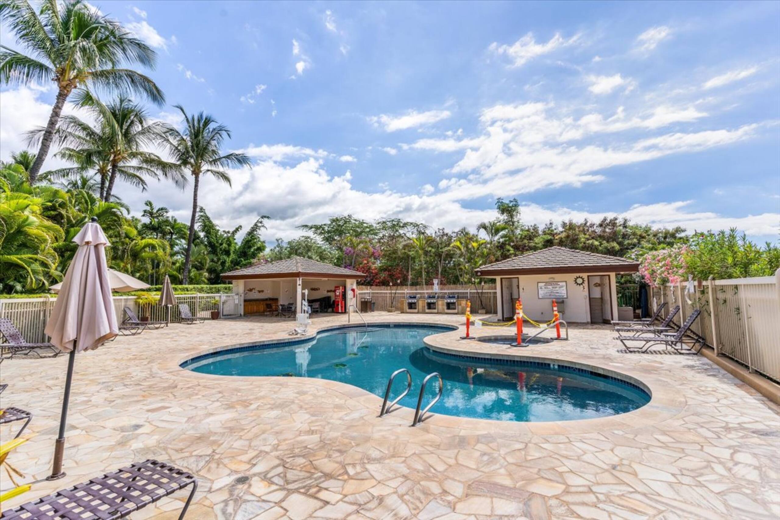 Entire 2bd/2ba condo in Kihei Steps at Kamaole II - Image 2