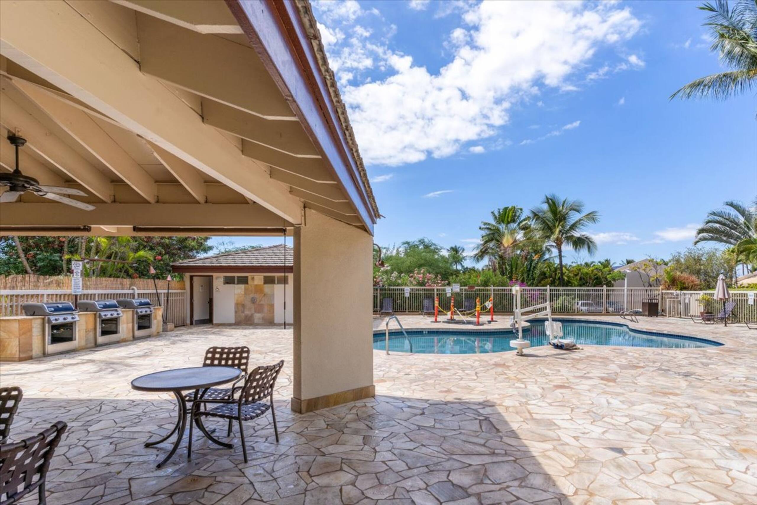 Entire 2bd/2ba condo in Kihei Steps at Kamaole II - Image 56
